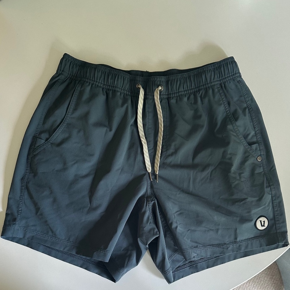 Vuori Blue Hybrid Shorts Elastic Waistband Quick-Dry 5.5” inseam